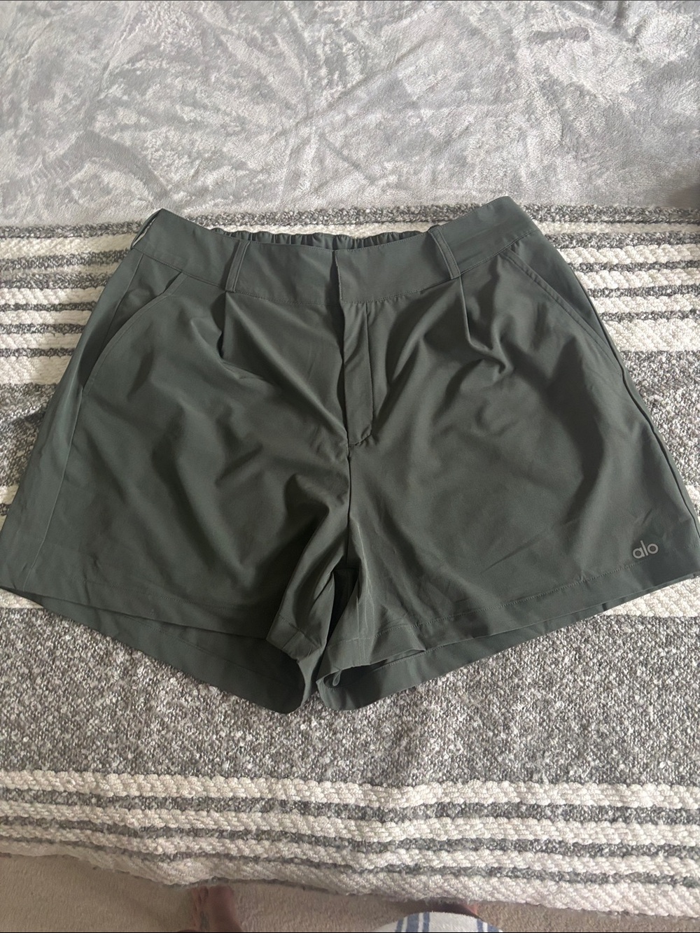 ALO women’s Yoga Olive Green Athletic Shorts / like new !